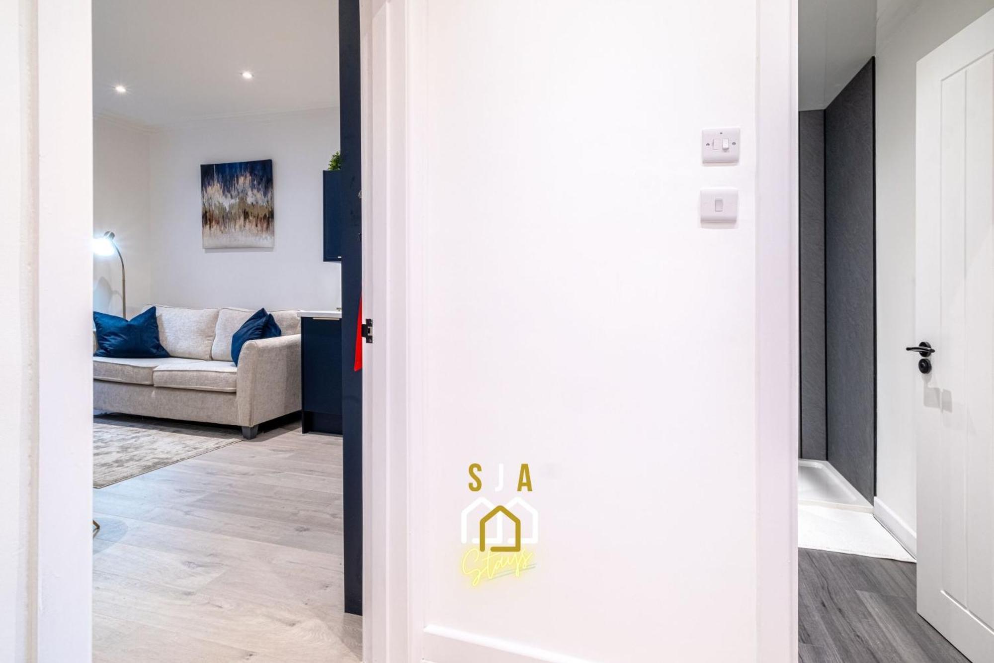 Holburn Hideaway - Sja Stays - Modern 2 Bed Apartment Aberdeen Eksteriør billede