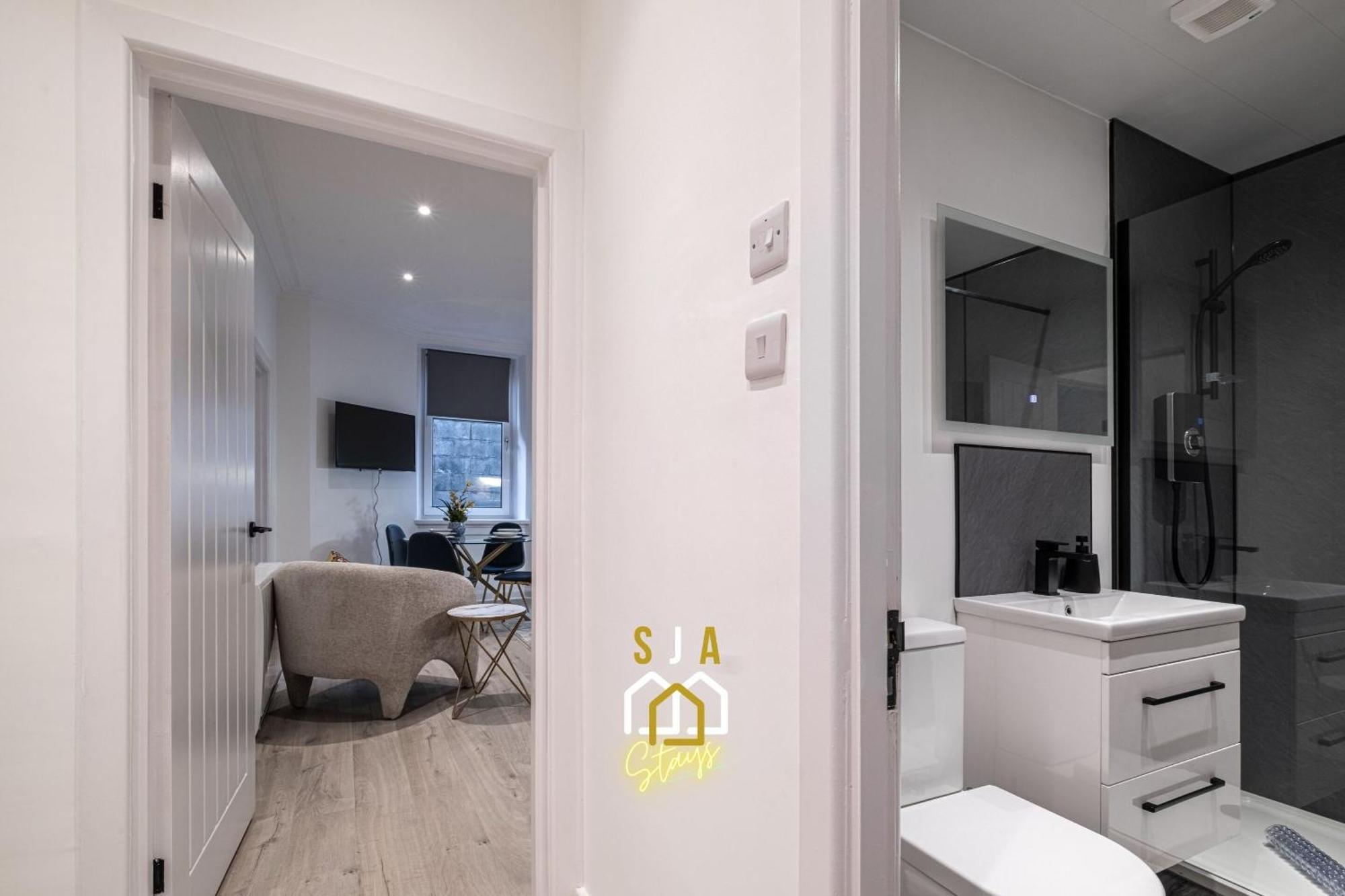 Holburn Hideaway - Sja Stays - Modern 2 Bed Apartment Aberdeen Eksteriør billede